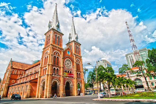 Du lịch Sài Gòn phải ghé Nhà thờ Đức Bà